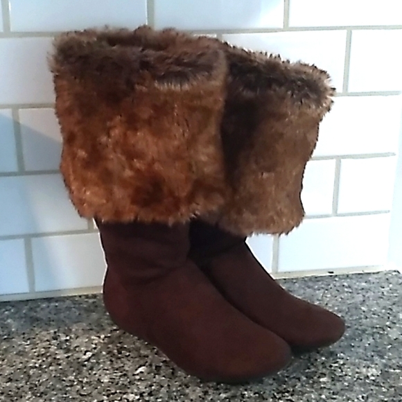Report Dark Brown Furry Boots. Size 6.5 - Picture 2 of 15